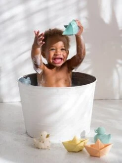 Jouet De Bain Bateau Origami - OLI & CAROL Menthe - Oli Et Carol -Produits Pour Bébé jouet de bain bateau origami oli carol 5