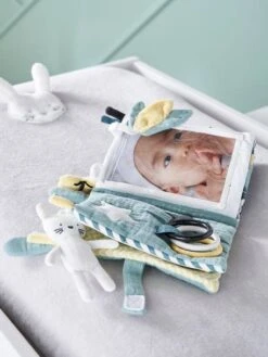 Livre Photos Et Activités Lapin Vert - Vertbaudet -Produits Pour Bébé livre photos et activites lapin 2